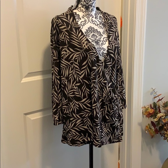 Woman’s wrap around blouse - Picture 4 of 8